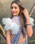 surbhi-chandna-hot-hd-photos-wallpapers-for-mobile-download-vnh7.jpg
