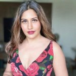 surbhi-chandna-hot-hd-photos-wallpapers-for-mobile-download-yzht.jpg