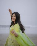 adah-sharma-hot-hd-photos-wallpapers-for-mobile-download-vrvo.jpg