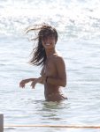 Sofia-Suescun-mostrando-las-tetas-en-la-playa-10.jpg
