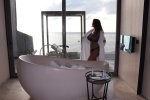 Asia_Maldives-St-Regis-bathtube-4.jpg