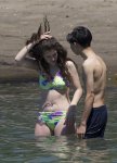 760925777_lorde_bikini_2_122_1089lo.jpg