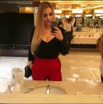 Screenshot_20200329-125730_Story Downloader.jpg