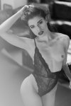 Chiara-Bianchino-en-topless-en-blanco-y-negro-5.jpg