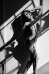 Chiara-Bianchino-en-topless-en-blanco-y-negro-9.jpg