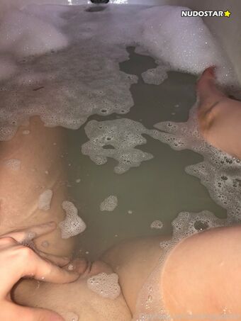Ariala89 / Ariathegoddess Nude Leaks Photo 13